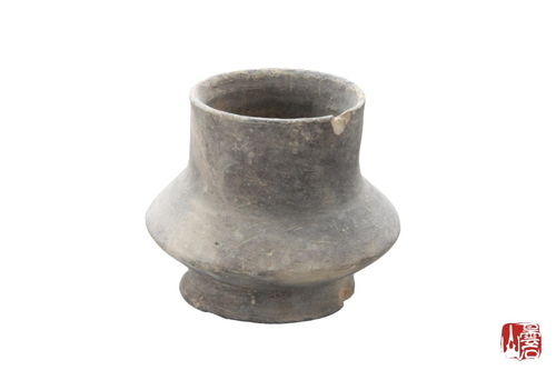 新石器時代泥質灰黑陶矮圈足素面陶壺