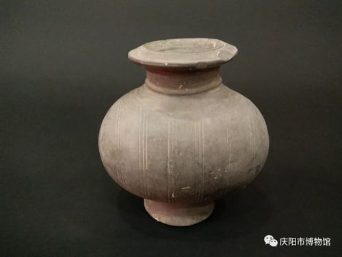 慶陽籍文物收藏者向慶陽市博物館捐贈文物